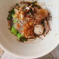 ก๋วยเตี๋ยวเรือบัตรคิว แห่งเมืองทองธานี