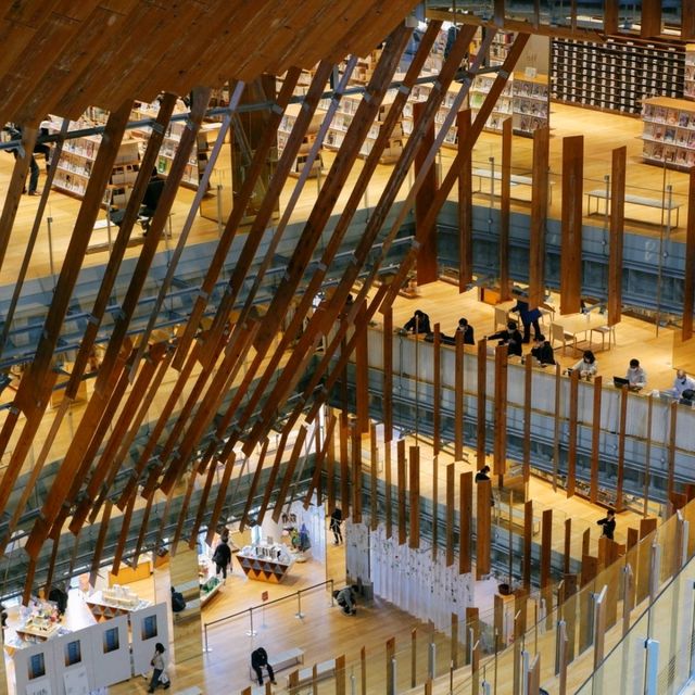 ชมศิลปะแห่งแก้วที่ Toyama Glass Art Museum กัน
