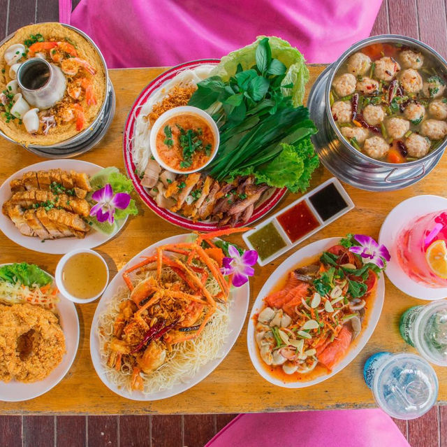 คาเฟ่ริมน้ำนครปฐมอาหารอร่อย