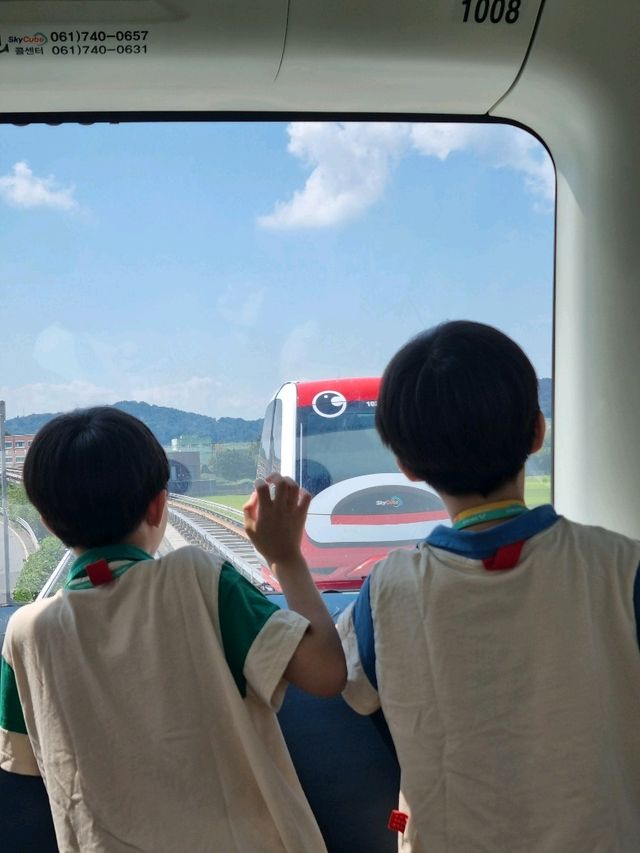 이색 기차여행은 캡슐열차로!