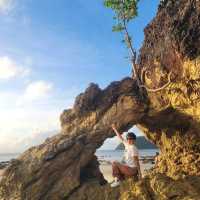 เกาะทะลุ ทะเล  ประจวบ