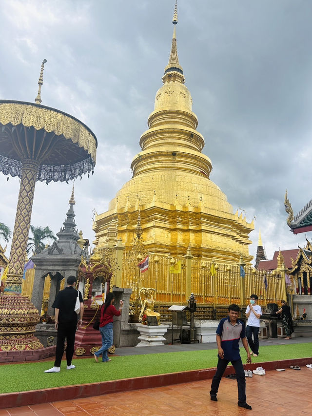 วัดพระธาตุหริภุญชัย วรมหาวิหาร  ลำพูน 