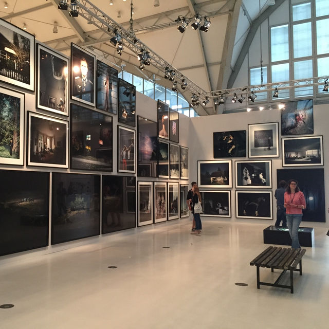 🎨🏛️ 漫步藝術之殿：探訪漢堡的堤壩之門美術館🇩🇪✨