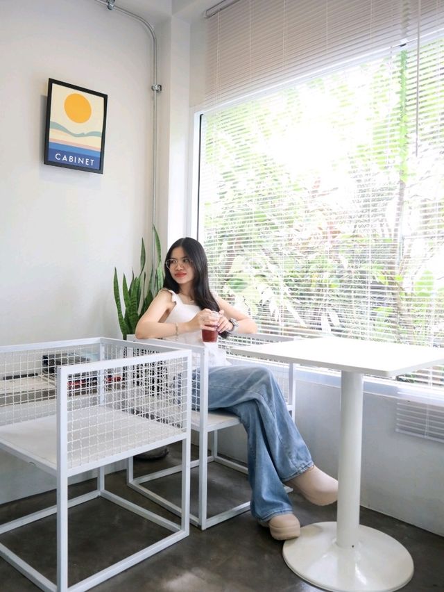 Cabinet cafe & studio 