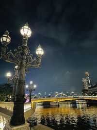 Downtown lovers' esplanade 