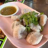 ร้านนายตี๋ ก๋วยเตี๋ยวลูกชิ้นปลากราย 3 รส