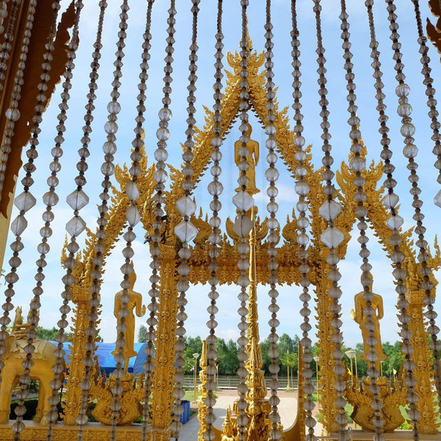 วัดปากน้ำโจ้โล้ วัดสวยสีทองอร่าม