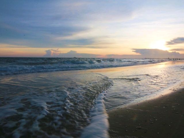 เที่ยวหาดเเม่รำพึง