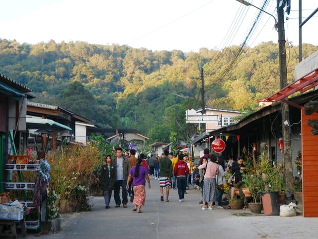 พิกัดนอนรับลมหนาว บ้านอีต่อง กาญจนบุรี