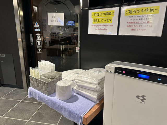 周辺には千葉市役所やモノレール『ホテルリブマックス千葉みなと駅前』