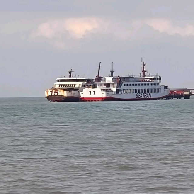 Don Sak is a peaceful town located before reaching Koh Samui, the jetty gateway to the island.