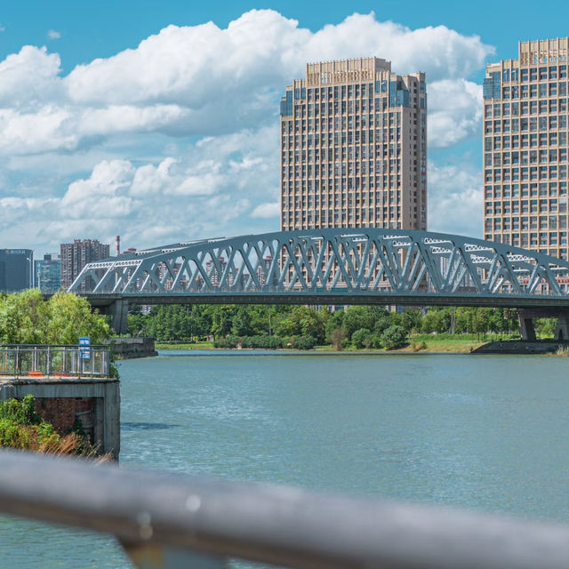 景山公園:城市中的綠色秘境 🌳🏙️ 景山公園:城市中的綠色秘境 🌳🏙️