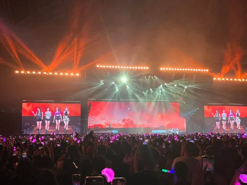 BLACKPINK ส่องแสงสว่างที่สนามกีฬาแห่งชาติสิงคโปร์