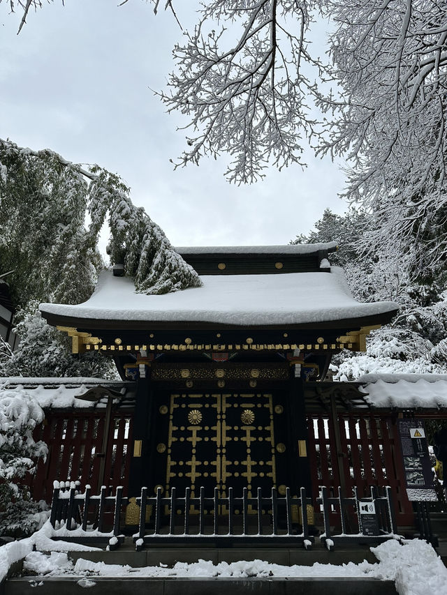 【宮城×冬の旅】伊達政宗を祀る霊廟  雪に包まれ白と黒のコントラストが素晴らしい
