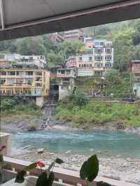 Retro Meal by the River in Wulai Old Street