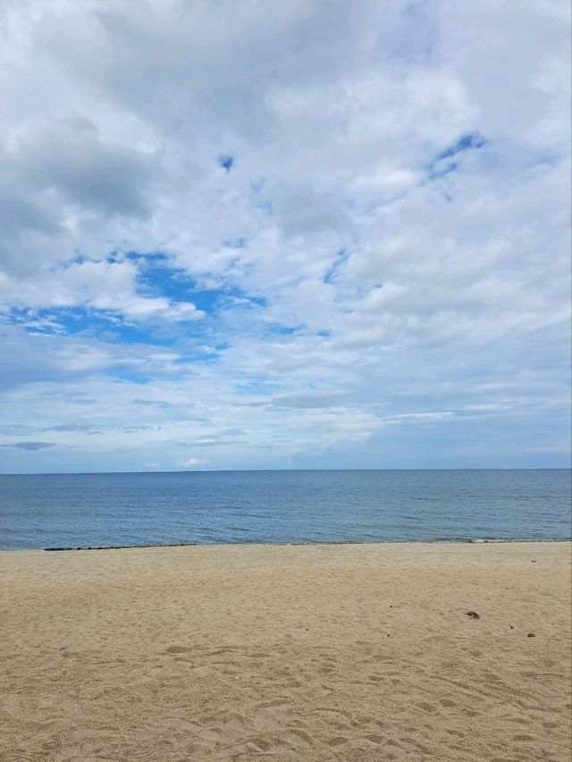 ชิวลมชมเล หาดบ้านกรูด 🏖🌊