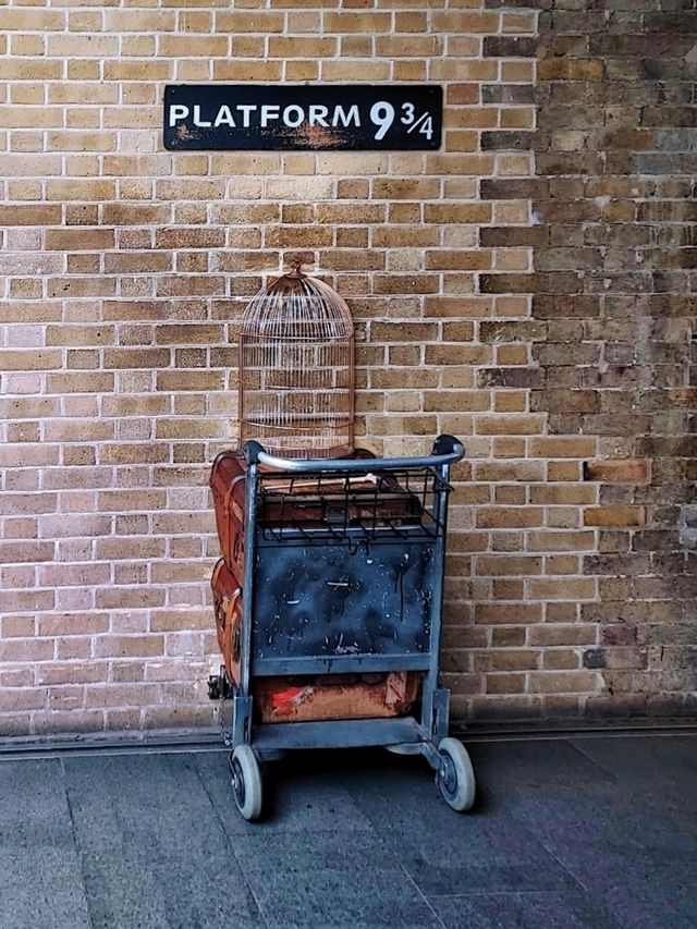Platform 9¾, a must-visit tourist hotspot espeacially Harry Portter fans!