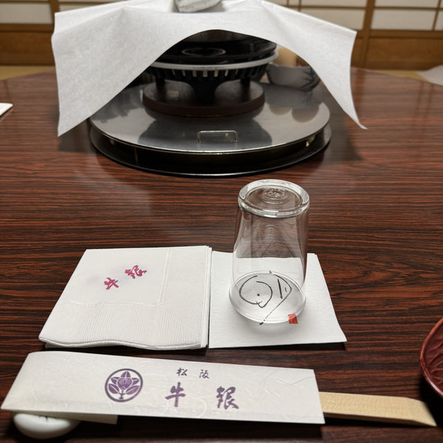当日仕入れた最高級の松阪牛のすき焼きが堪能できるお店🍲