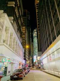 Central Hong Kong: A Night of Contrasts and Neon Glow 🌃✨
