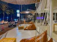 เป็นทั้ง คาเฟ่ และร้านอาหาร บางแสนที่นั่งชิลมาก