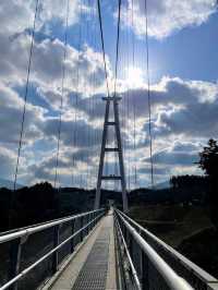 高聳入雲的九重夢大橋，飽覽鳴子川溪谷瀑布