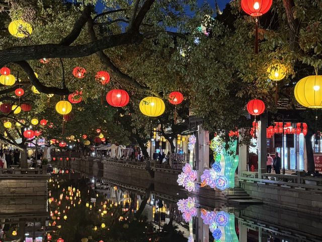 Huishan Ancient Town at Night: A Dazzling Lantern-Lit Dream
