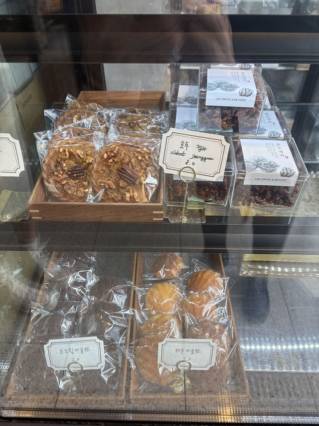 채광 좋은 자리에서 브런치 즐기기 좋은 ‘라스커피’☕️