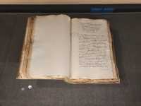 [🇨🇭ザンクト・ガレン] 修道院図書館の展示室で中世の書物と対話する