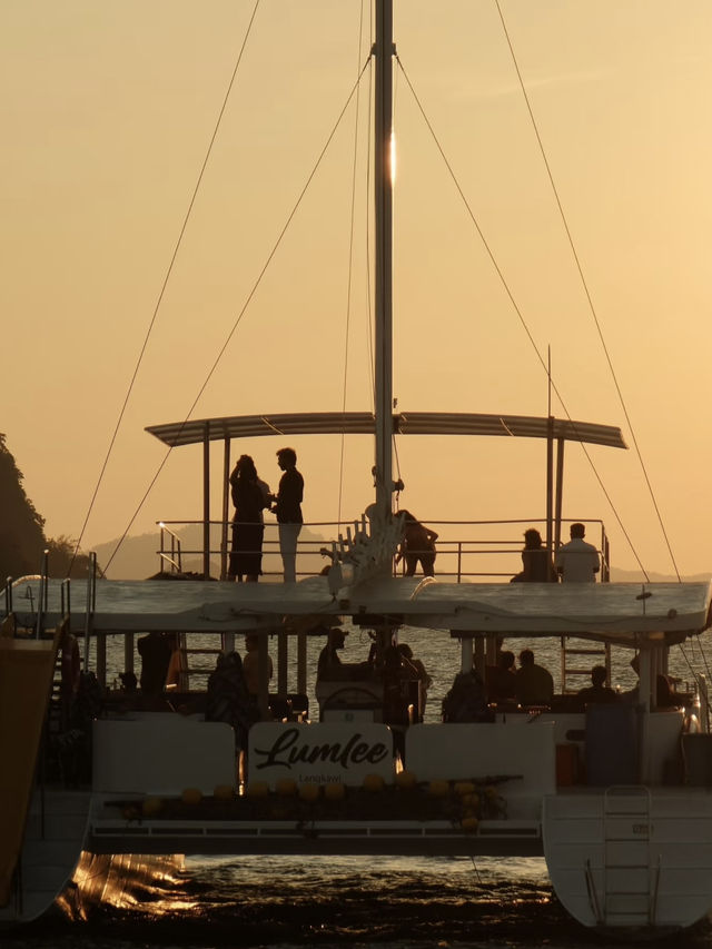 Langkawi Sunset Cruise: EM or OM? 🚢🌅