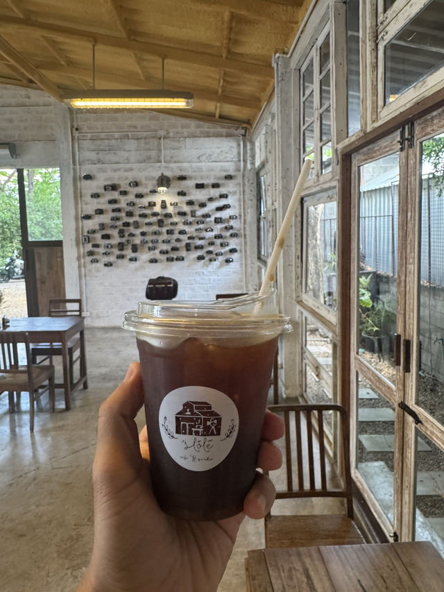 คาเฟ่ลับกลางสวนเขียว Slole Cafe & Garden โชคชัย4