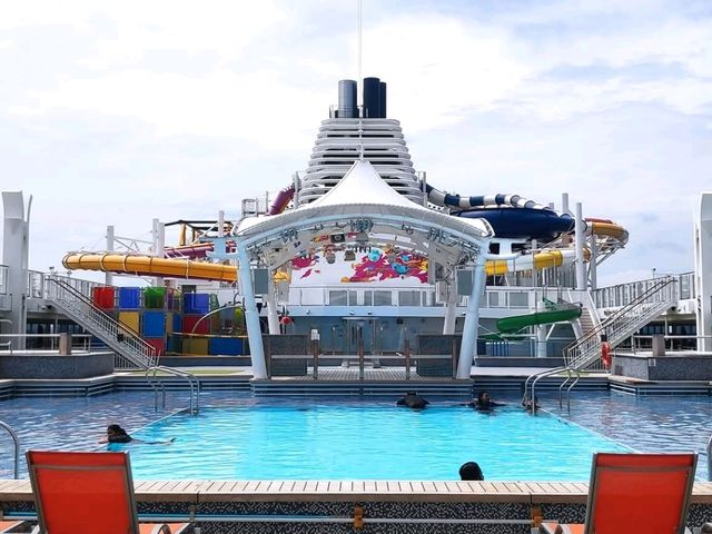 "Ocean Escapes: The Luxe Voyage with Resorts World Cruises"