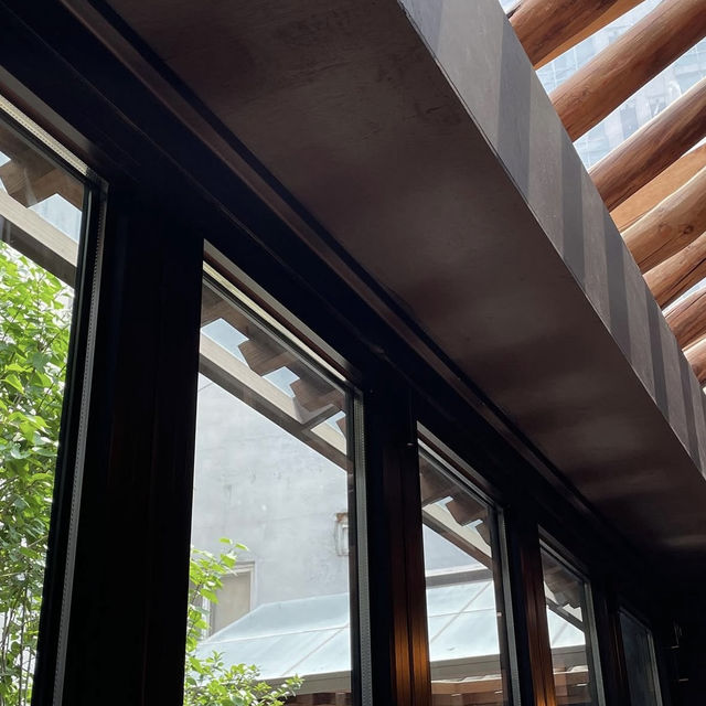 🇰🇷シンサの洗練された雰囲気のカフェ＆ワインバー
