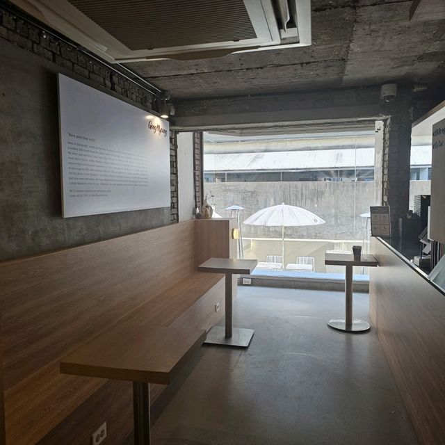 [カロスキル🇰🇷ソウル]落ち着いた雰囲気の一軒家カフェ[Cafe Gong Myoung 카페 공명 가로수길점]