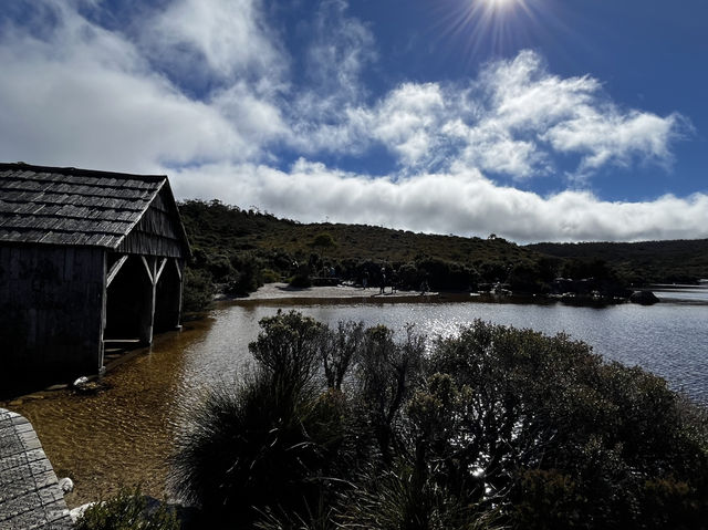 Explore the beauty of Cradle Mountain Dove Lake