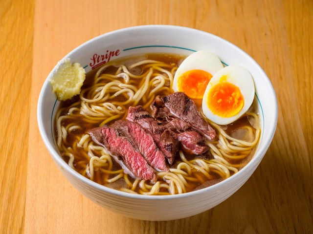 美國村附近的拉麵店「Stripe Noodles」