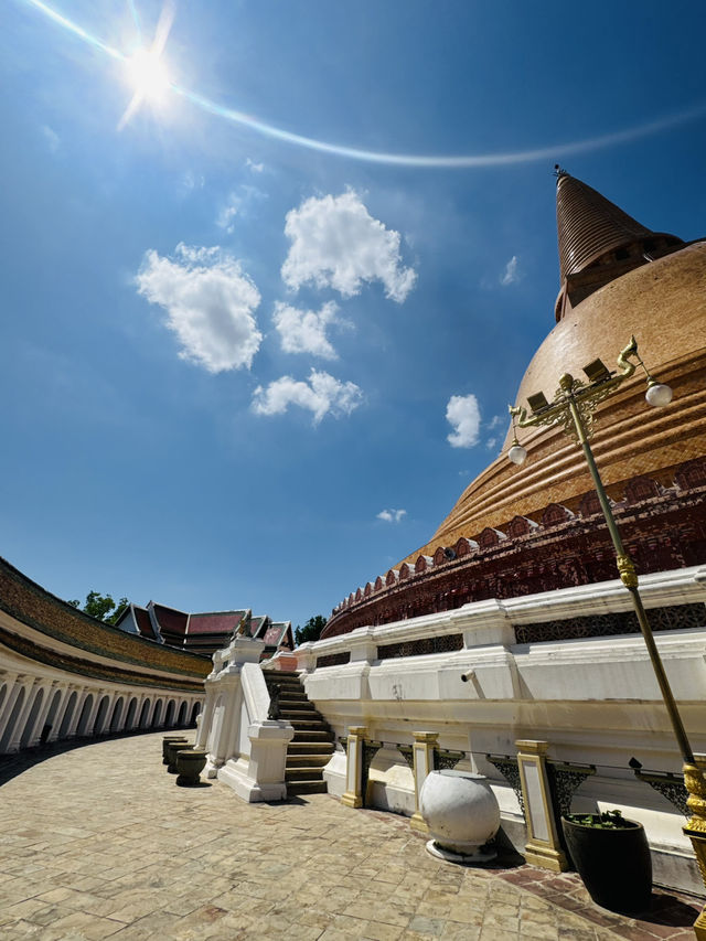 สายบุญต้องมา ไหว้พระ ชมความงาม “วัดพระปฐมเจดีย์” 