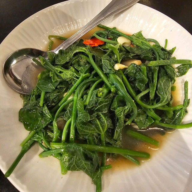 พิกัด ร้านอาหารริมแม่น้ำ วิวดี - ท่าน้ำวิว อยุธยา