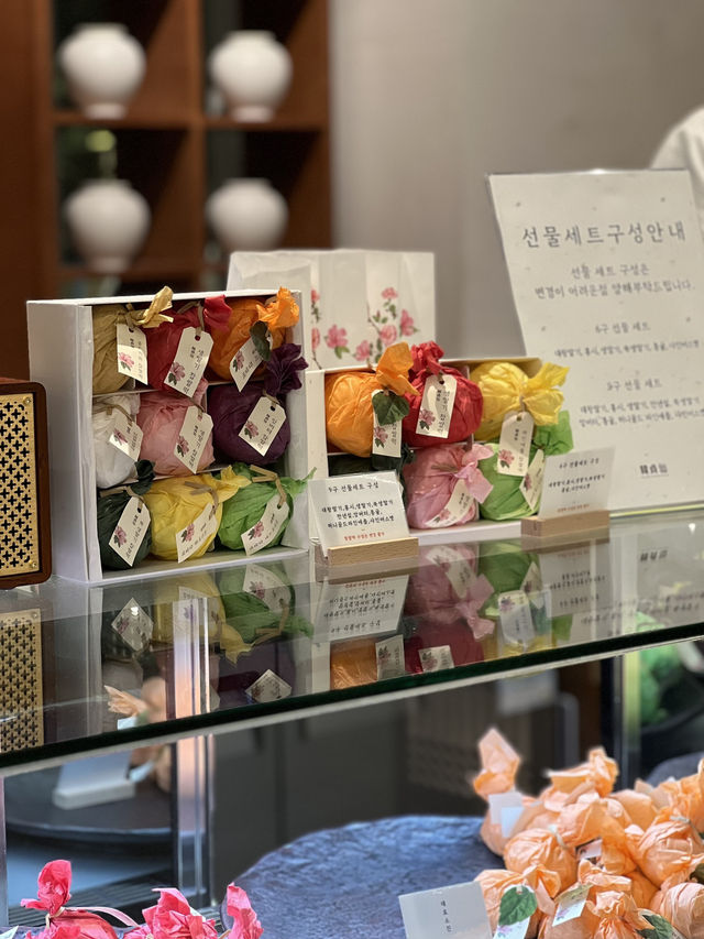 🍵 “달콤함도 고요할 수 있다 – 여의도 더현대 ‘한정선’ 디저트 카페”