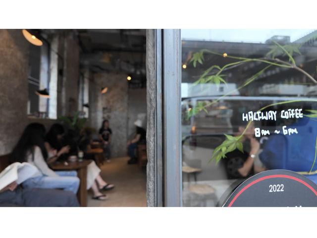 器が主役。香港で出会った美しすぎるカフェ「halfway coffee」