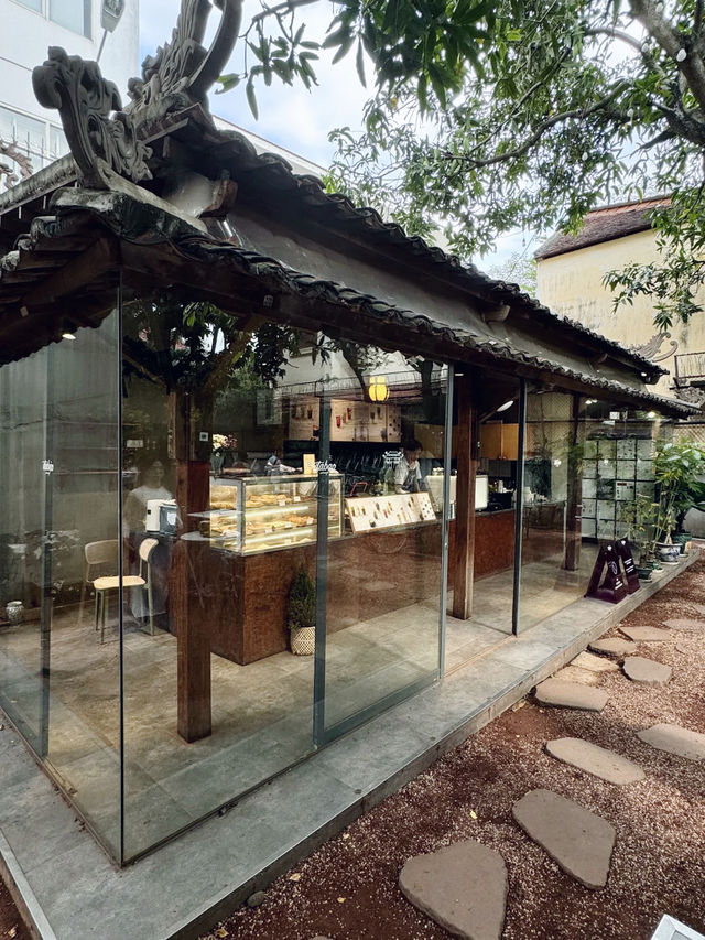 🇻🇳胡志明市古建築裡的咖啡館 Dabao Concept
