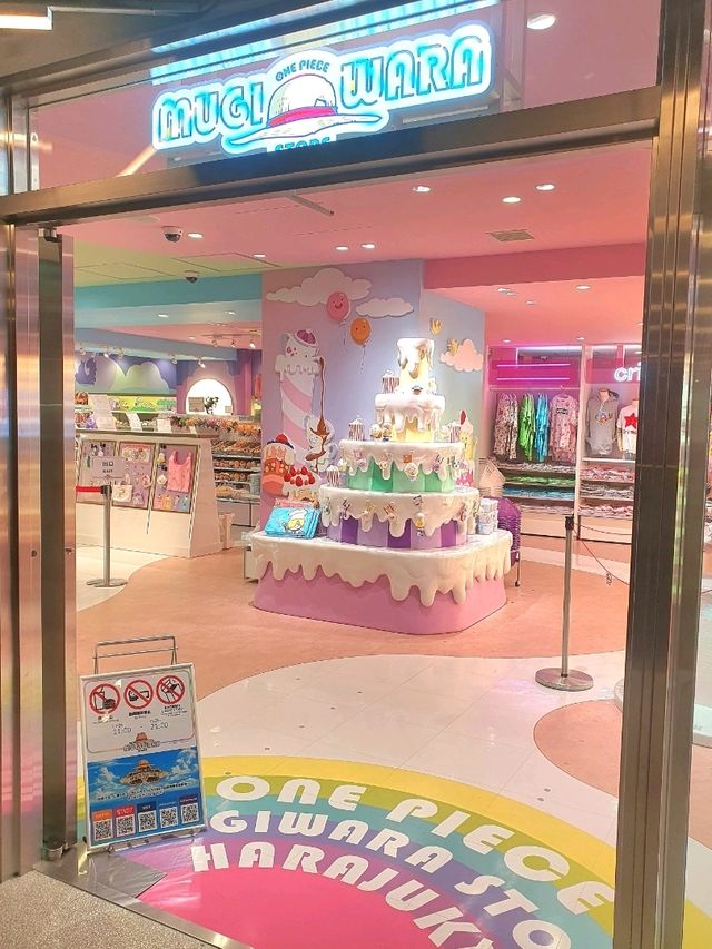 하라주쿠에 새로 생긴 원피스 굿즈샵🍭