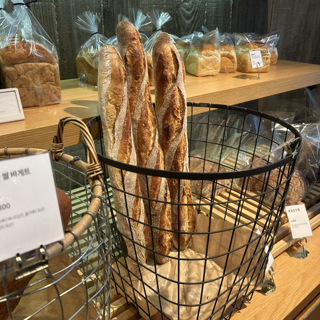 トゥジュル