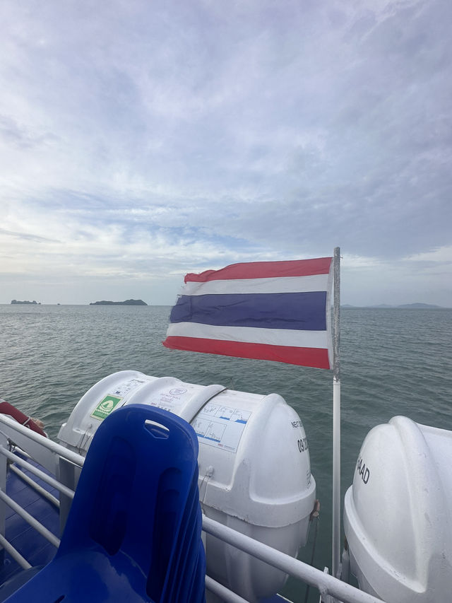 バンコク🇹🇭サムイ島にバスとフェリーを利用して移動！