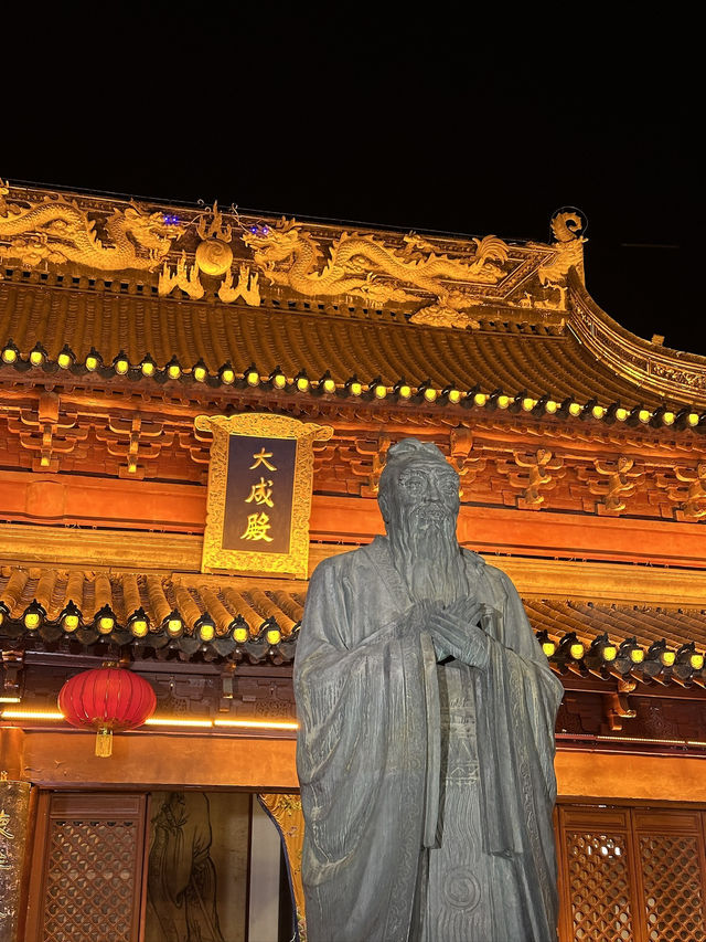 🍁🧧 Nanjing in Autumn — A City Dressed in Quiet Gold 