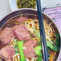 🍜台北快閃吃貨雷達啓動！流心魯肉飯、芝士奶蓋焙烏龍⋯這週末就衝吧🏃🏻‍♀️