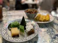 Moh Teng Pheow Nyonya Koay: A Nostalgic Kuih Haven Where Tradition Tastes Sweet! 🍡🏮
