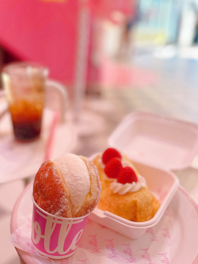 Sweet Pink Vibes at Knotted Café: Busan’s Must-Try Dessert Spot