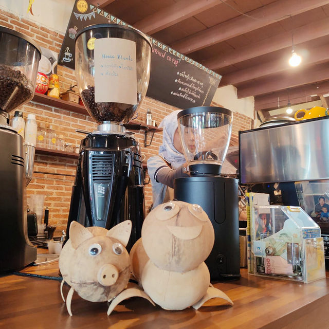  “บ้านกาแฟ ณ ละงู” (Na Lagu Coffeehome) –