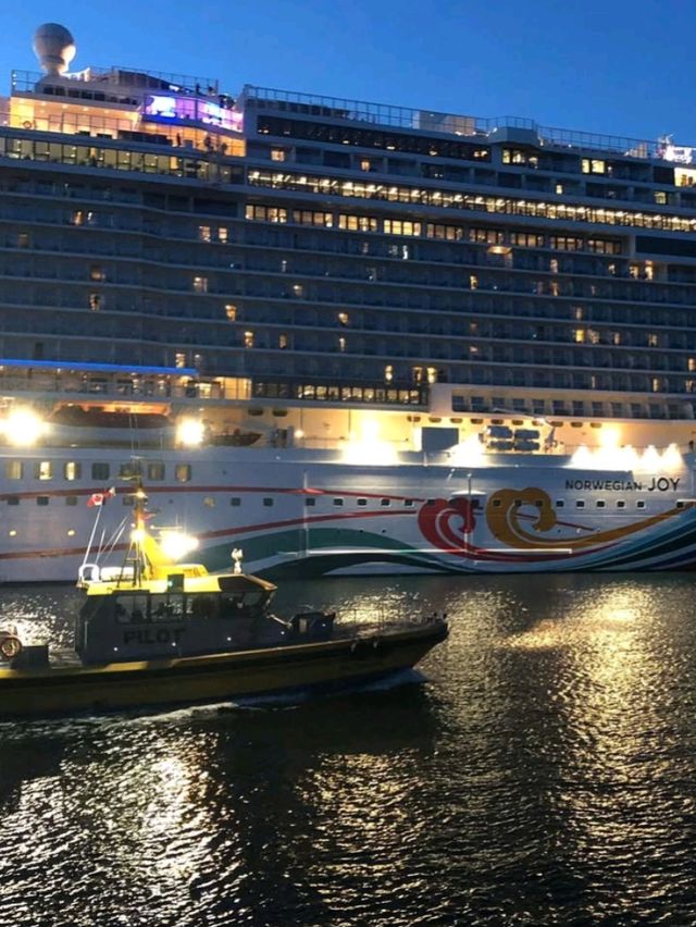 🚢🇨🇳 Sail in Style on the Yangtze! | Victoria Cruises Review 🌊✨