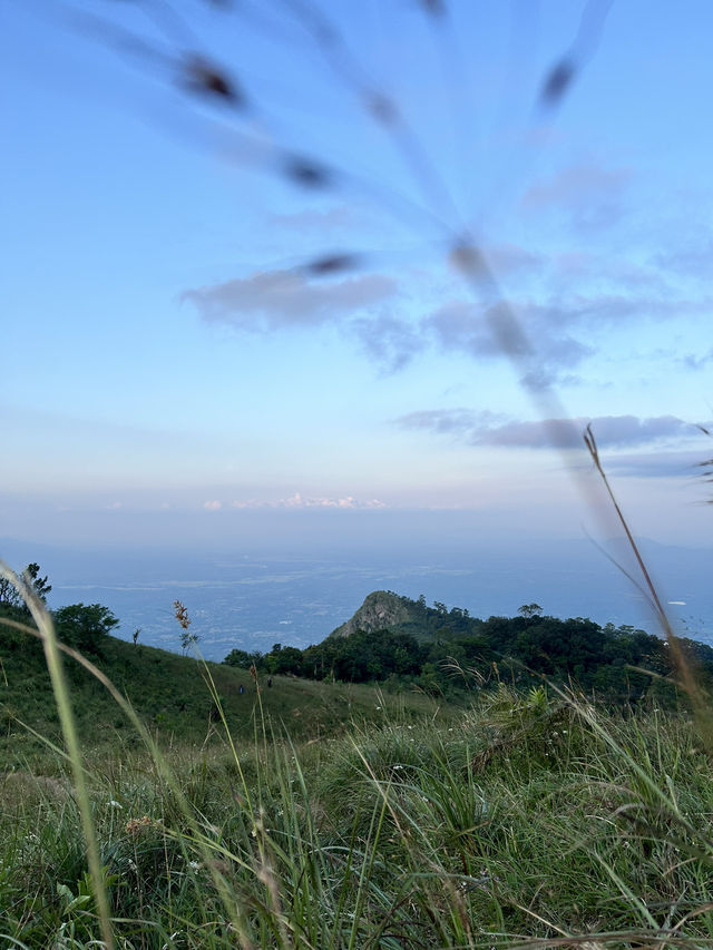 🌄 ดอยหลวงตาก จ.ตาก – ธรรมชาติยิ่งใหญ่ใจกลางขุนเขา